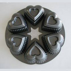 Six Mini Hearts Pan