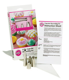 Wilton社製/12-Piece Cupcake Decorating Set