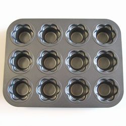 Dainty Daisy Cupcake Pan