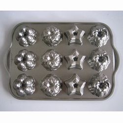 Holiday mini Bundt Pan