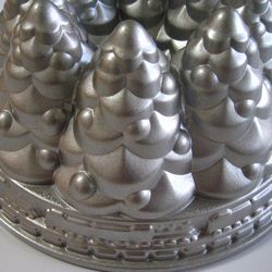 Holiday Tree Pan