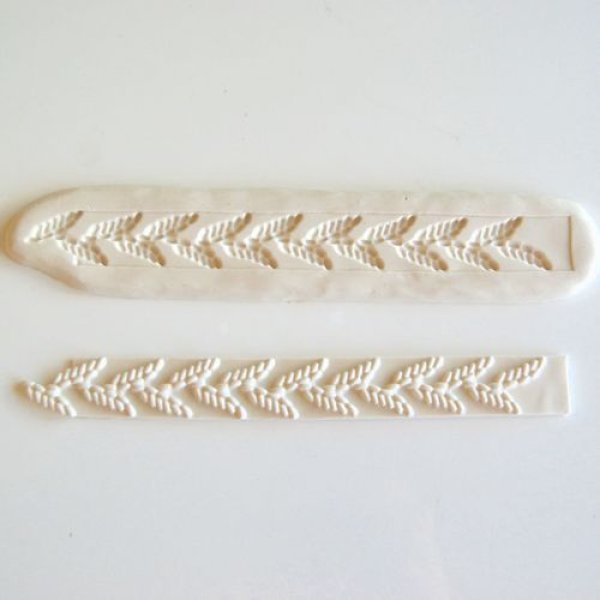 画像1: Lace-Maker＜Bead Leaf Border＞ (1)