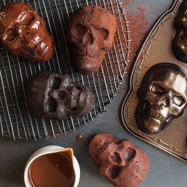 画像1: Haunted Skull Cakelet Pan/骸骨ケーキパン (1)