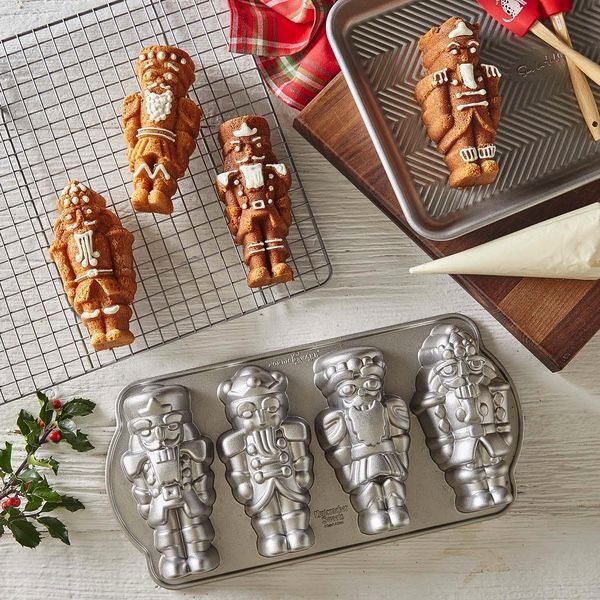 画像2: Nutcracker Cakelet Pan/おもちゃの兵隊ケーキ型 (2)