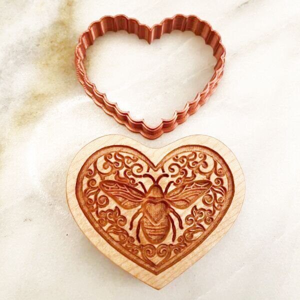 画像2: 蜜蜂とハート/Bee Still My Heart+カッター付き*wood cookie mold 【送料無料】 (2)
