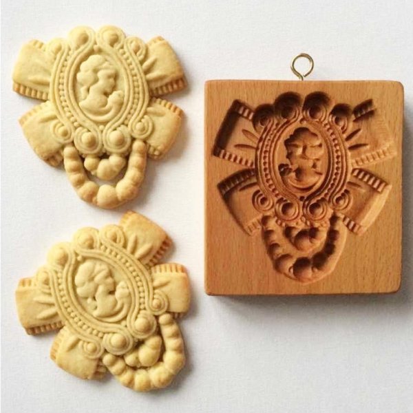 画像1: カメオ/Brooch with a cameo*cookie mold　★☆送料無料☆★  (1)