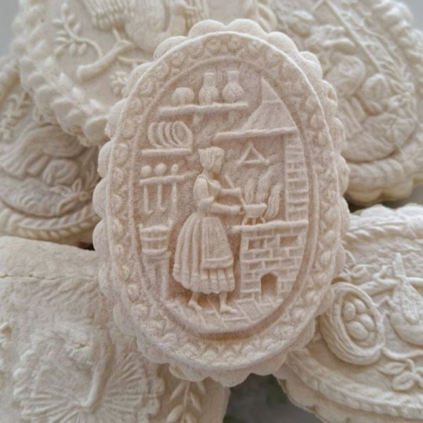画像2: 料理をする女性*The Cook/cookie mold  by anis-oaradies  (2)