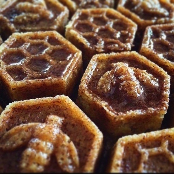 画像5: Honeycomb Pull Apart Cake Pan/ハチの巣パン (5)