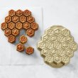 画像1: Honeycomb Pull Apart Cake Pan/ハチの巣パン (1)