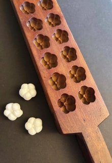 李朝　木工　菓子型　木味の良い作品です 李朝 木工 菓子型 木味の良い作品です 菓子木型【大正〜