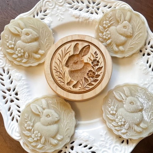 画像1: 草原のウサギ /Bunny in Meadow*wood cookie mold (1)