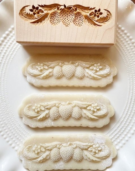 画像1: ストロベリー/Strawberry Finger＋カッター付き*wood cookie mold【送料無料】 (1)