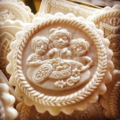 画像1: 子供達とクッキー缶*Children with Cookie Tin /cookie mold  by anis-paradies 