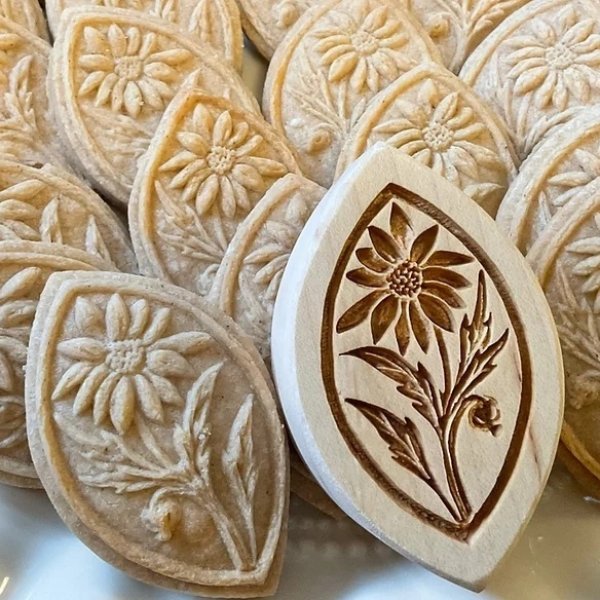 画像1: デイジー*アールヌーボー様式/ Art Nouveau Daisy＋カッター付き*wood cookie mold【送料無料】 (1)