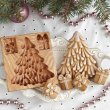 画像1: ツリーとプレゼント/wood gingerbread cookie mold (1)