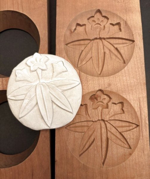 画像1: 家紋 * 笹竜胆＜ささりんどう＞/ 菓子木型. (1)