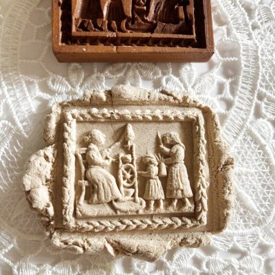 画像3: 糸紡ぎの女性 *Family at the spinning wheel /cookie mould