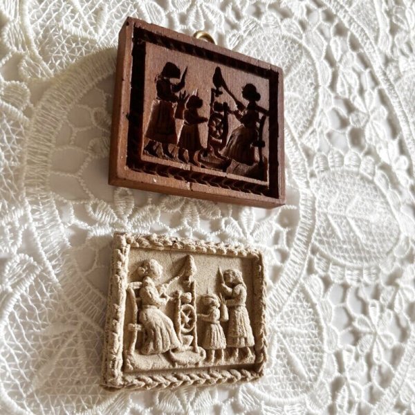 画像2: 糸紡ぎの女性 *Family at the spinning wheel /cookie mould (2)