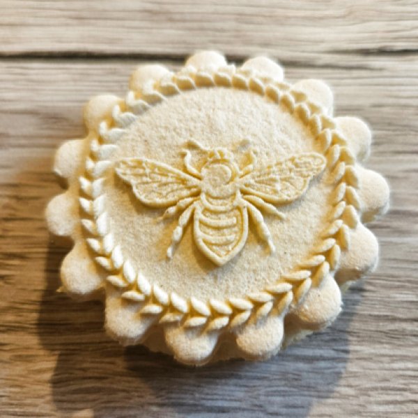 画像2: 蜜蜂*Bee /cookie mould from Germany (2)